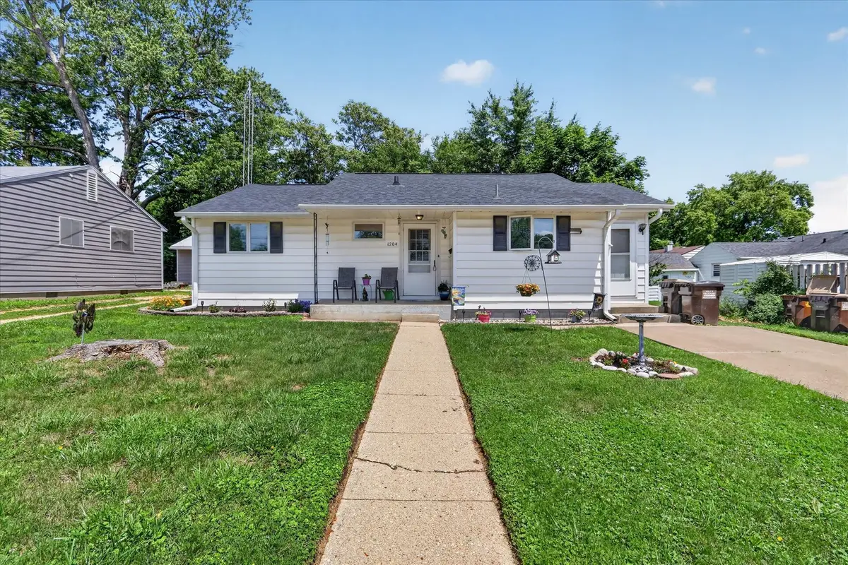 1204 W Violet Street, Freeport, IL 61032 - #1