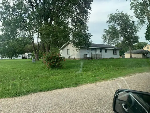 103 E 5th Street, Waynesville, IL 61778 - #2