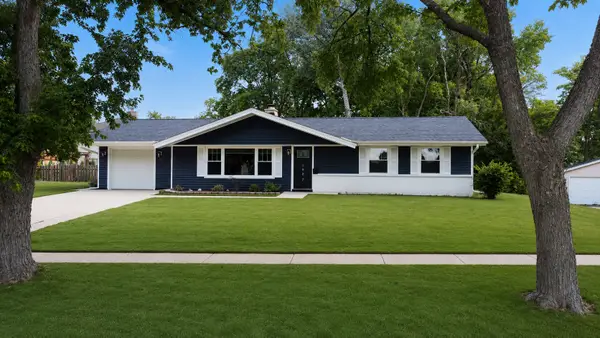 1927 Warwick Lane, Schaumburg, IL 60193