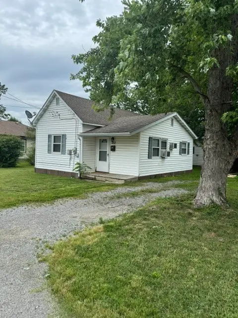 105 S 3rd Street, Marion, IL 62959 - #1