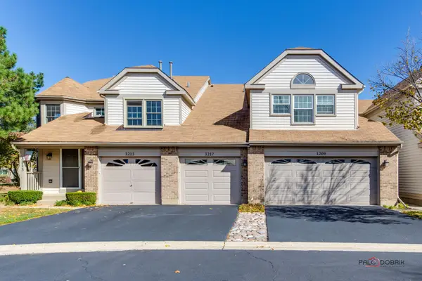 3209 N Daniels Court, Arlington Heights, IL 60004