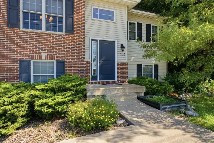 5505 38th Avenue, Moline, IL 61265 - #3