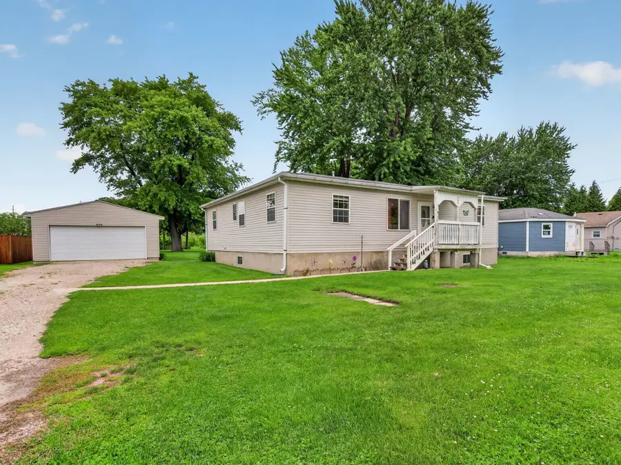 209 S East Street, Gardner, IL 60424 - #2