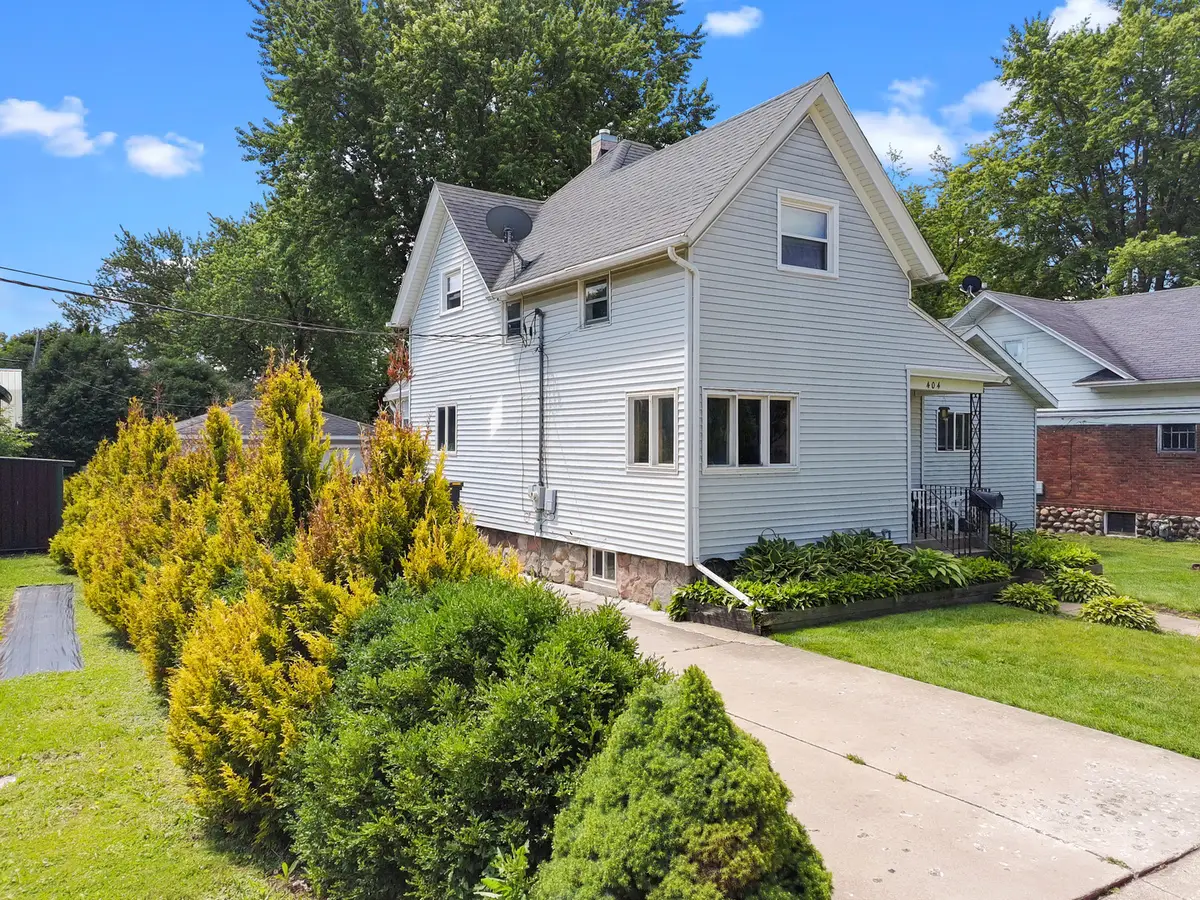 404 W Burbank Street, Harvard, IL 60033 - #1