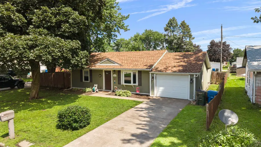 2714 W 70th Street, Davenport, IA 52806 - #2