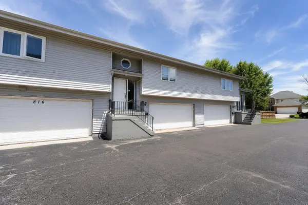 812 Maple Lane, Wheeling, IL 60090