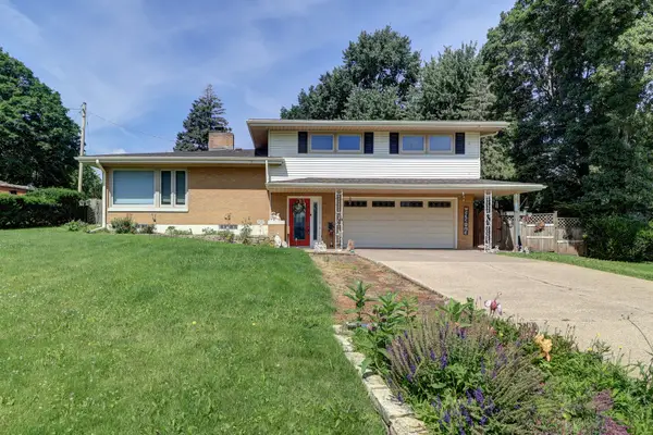 804 N 11th Street, Clinton, IA 52732