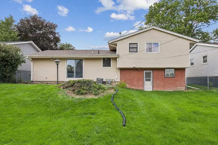 2331 N Thornwood Avenue, Davenport, IA 52804 - #3