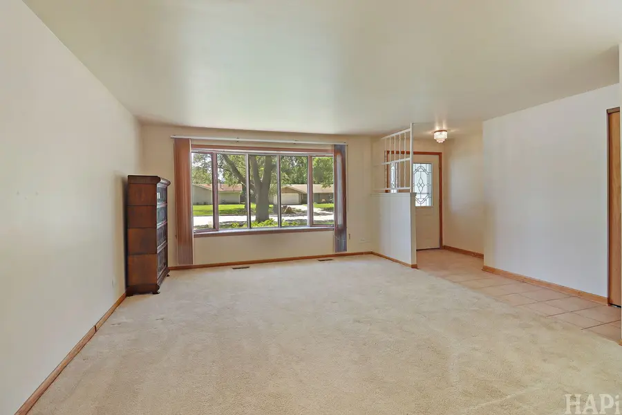 808 W Weathersfield Way, Schaumburg, IL 60193 - #2