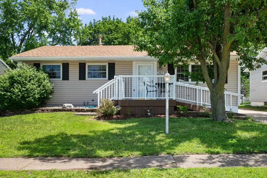 2807 N Lincoln Avenue, Davenport, IA 50804 - #2