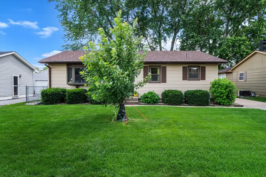 2115 W 34th Street, Davenport, IA 52806 - #3