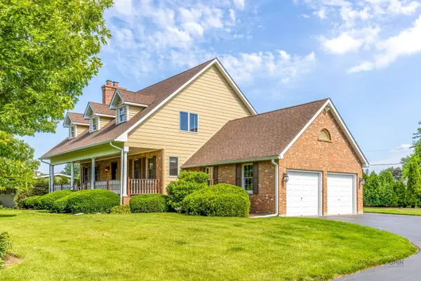 22205 W Pineview Drive, Antioch, IL 60002