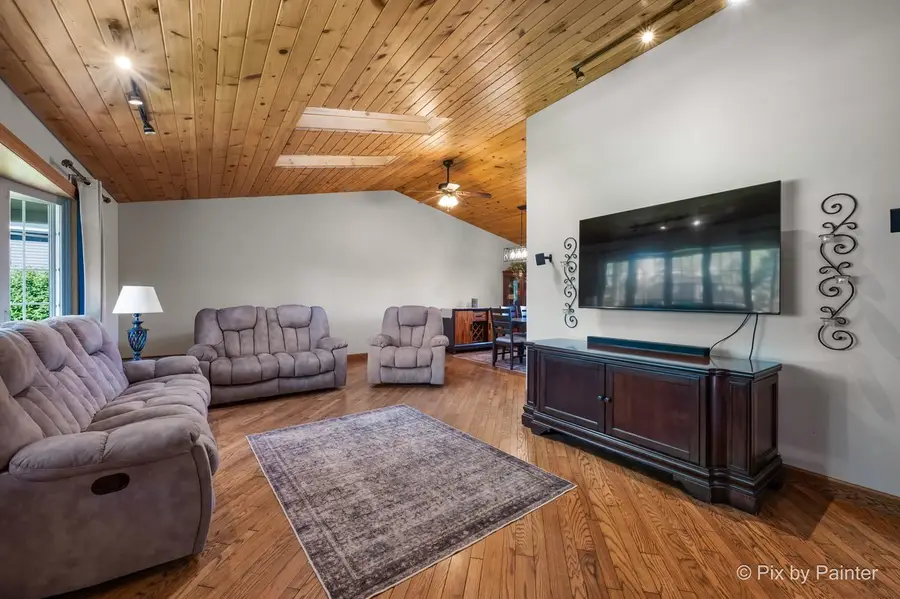 1341 W Sturbridge Drive, Hoffman Estates, IL 60192 - #3