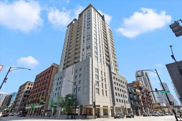 330 W Grand Avenue #1104, Chicago, IL 60654