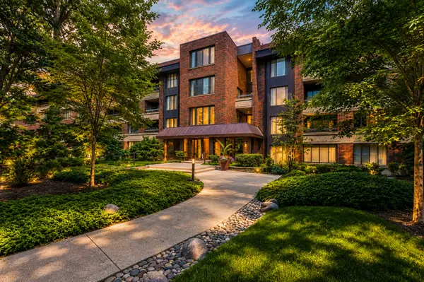 1401 Burr Oak Road #201C, Hinsdale, IL 60521