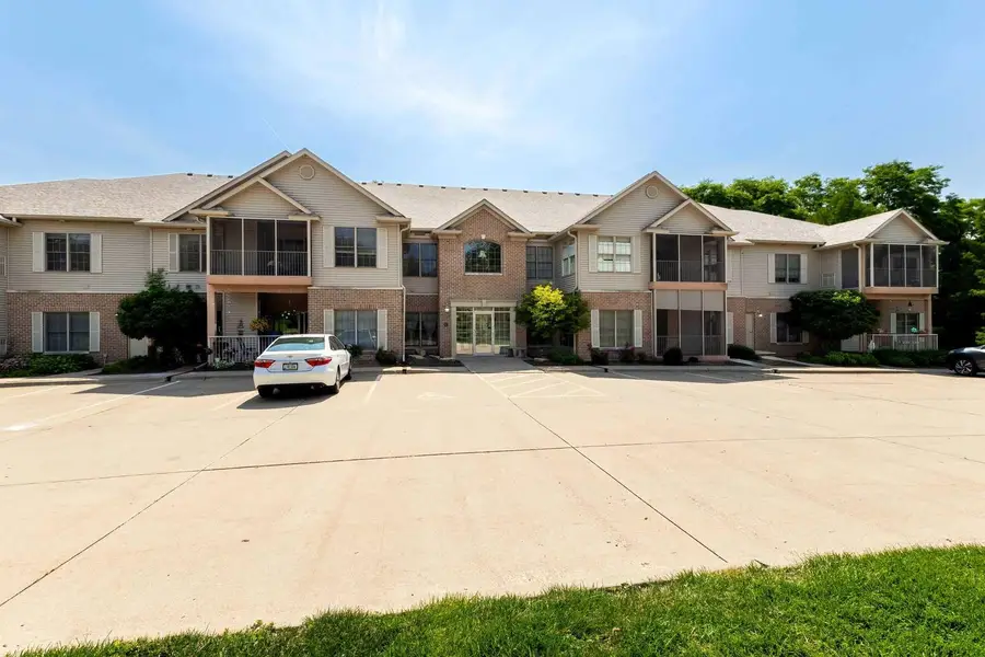 1237 Kimberly Road #1237, Bettendorf, IA 52722 - #3
