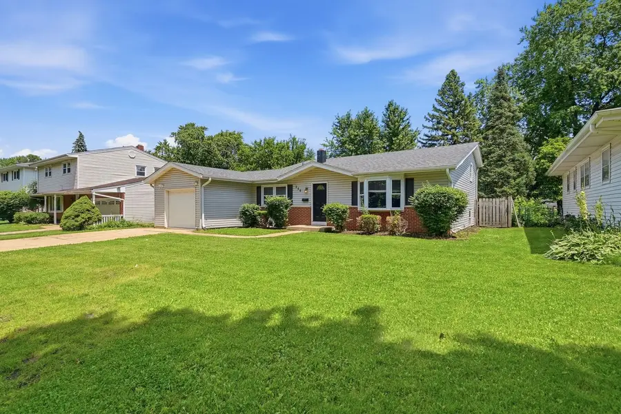 256 Walnut Drive, Saint Charles, IL 60174 - #2