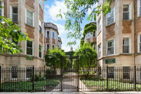 867 W Cornelia Avenue #1, Chicago, IL 60657