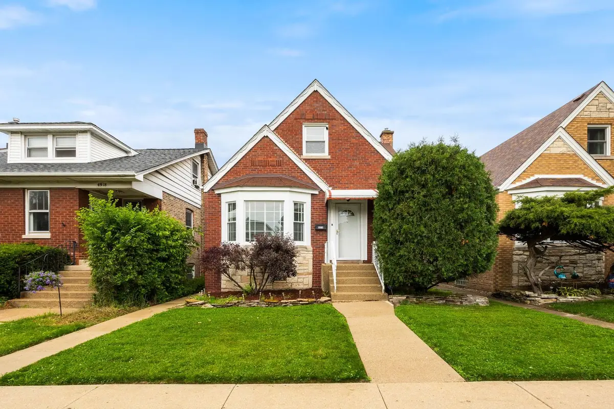 4914 W Warwick Avenue, Chicago, IL 60641 - #1