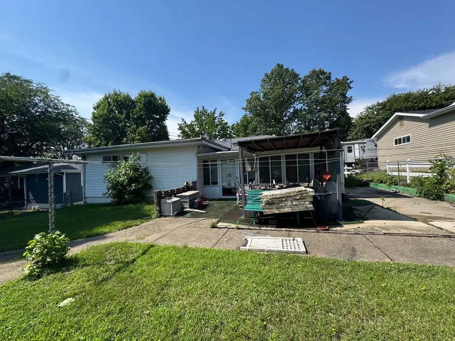 1008 W Jay Street, Vandalia, IL 62471 - #2