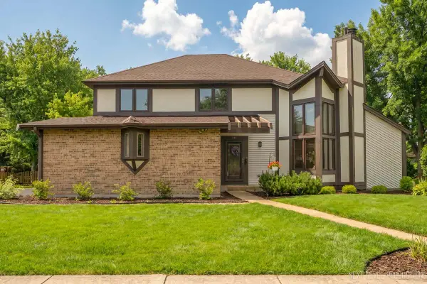 942 Montgomery Court, Naperville, IL 60540