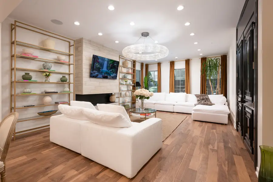 22 E Elm Street, Chicago, IL 60611 - #2