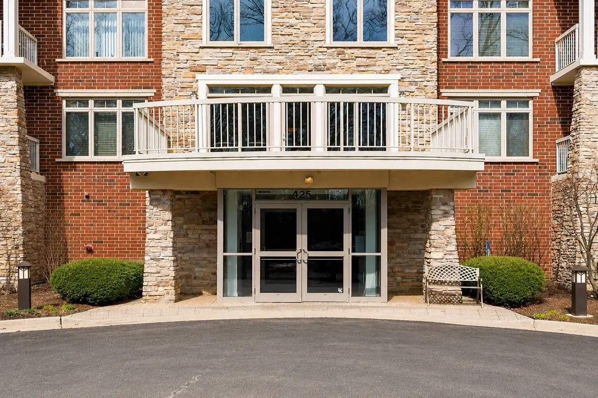425 Benjamin Drive #202, Vernon Hills, IL 60061 - #1
