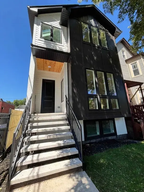1914 N Rockwell Street, Chicago, IL 60647