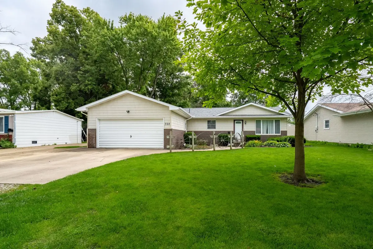 704 E North Street, Pontiac, IL 61764 - #1