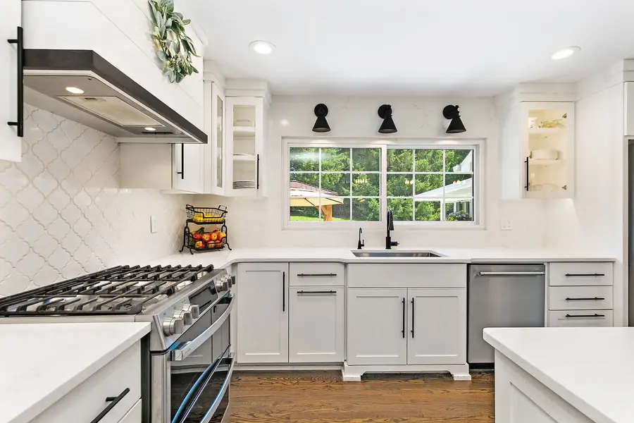 37W384 Ronsu Lane, Saint Charles, IL 60175 - #3