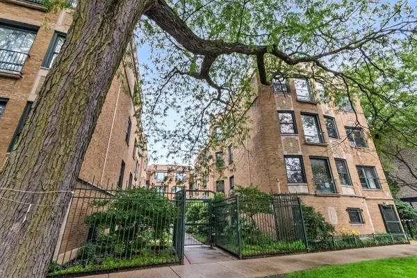 7021 N Sheridan Road #2, Chicago, IL 60626