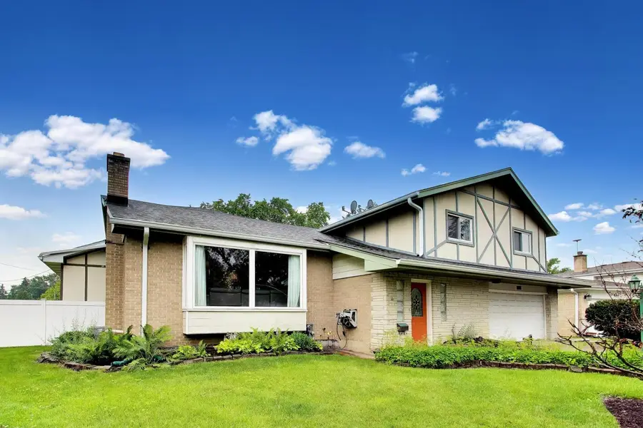 801 E Golfview Drive, Mount Prospect, IL 60056 - #2