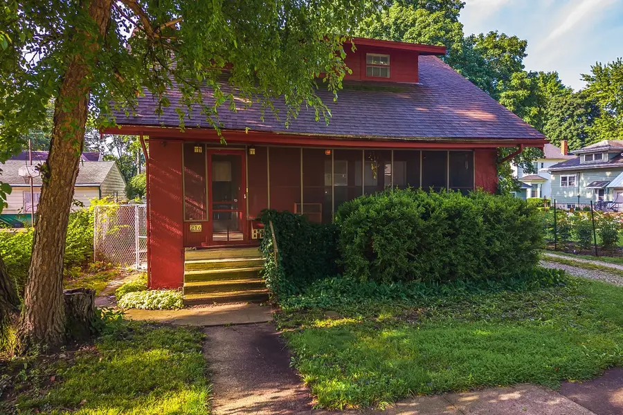 216 E Elmwood Street, Pontiac, IL 61764 - #2