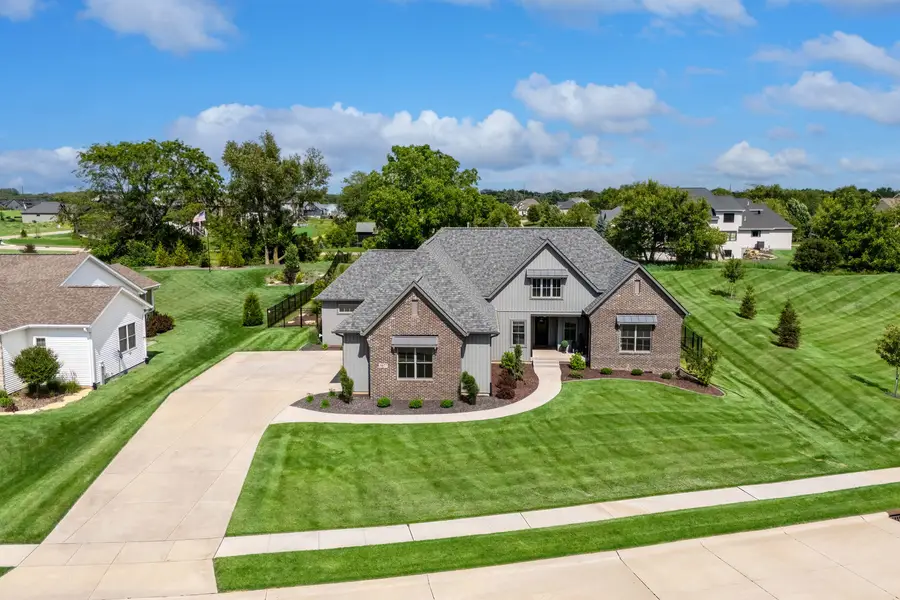 5077 Oak Ridge Court, Bettendorf, IA 52722 - #3