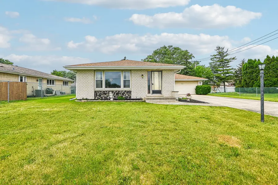 10120 S 78th Avenue, Palos Hills, IL 60465 - #2