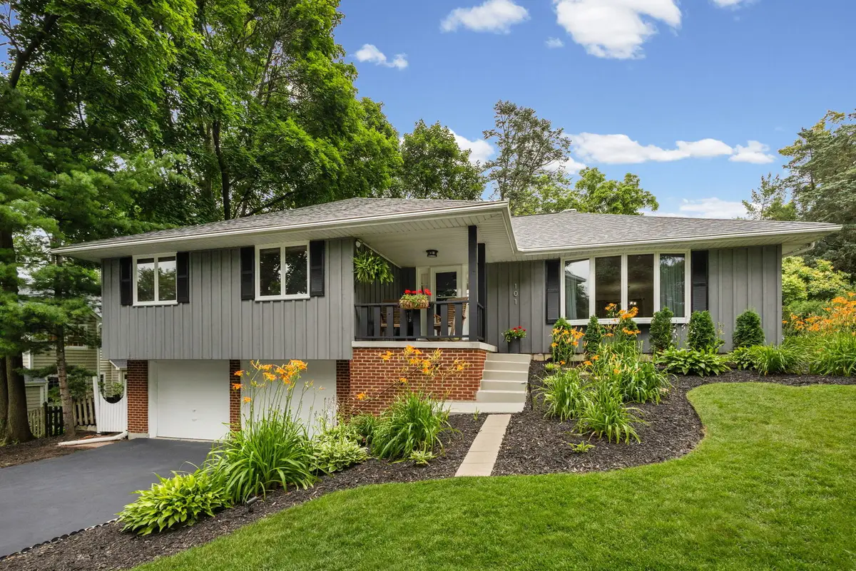 101 Carrol Gate Road, Wheaton, IL 60189 - #1