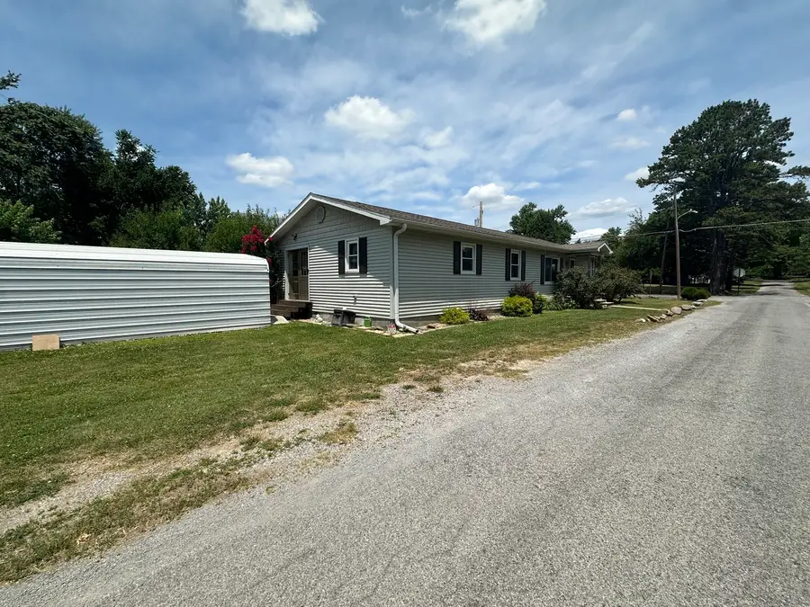 401 W Perrine Street, Johnston City, IL 62951 - #3