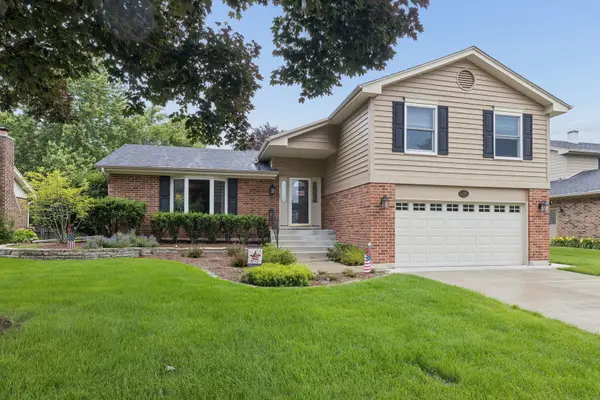 449 Farnham Lane, Wheaton, IL 60189