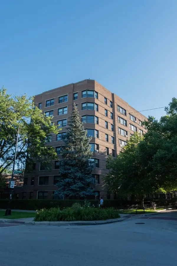 4880 N Marine Drive #304, Chicago, IL 60640