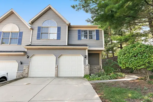 609 River Bluff Drive, Carpentersville, IL 60110