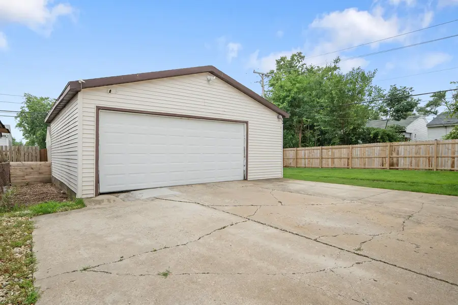 401 Kenyon Avenue, Romeoville, IL 60446 - #3