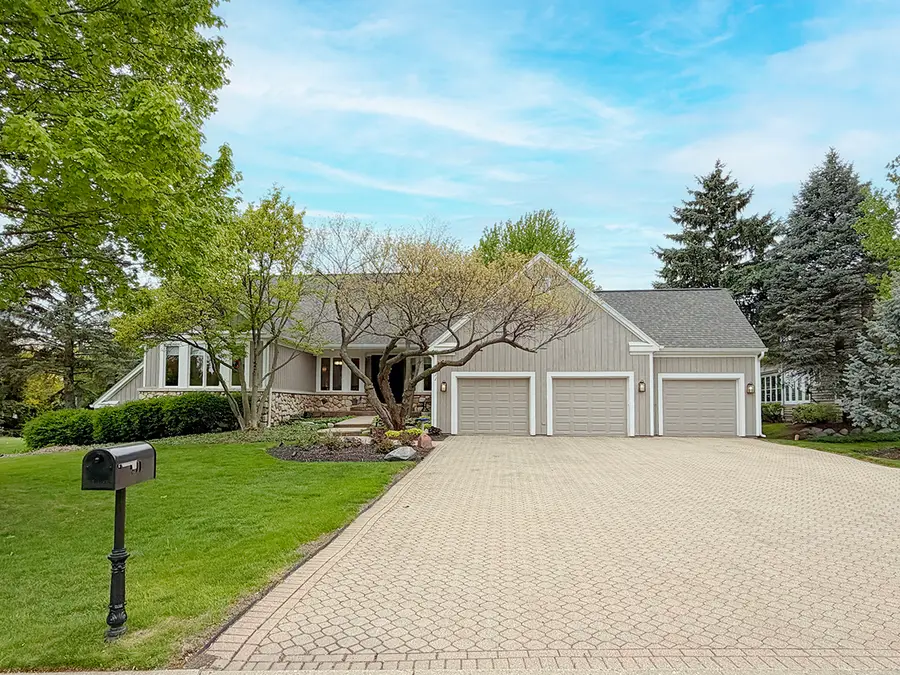 211 Ridge Lane, Lake In The Hills, IL 60156 - #3