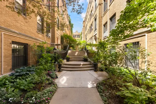 640 W Waveland Avenue #4A, Chicago, IL 60613