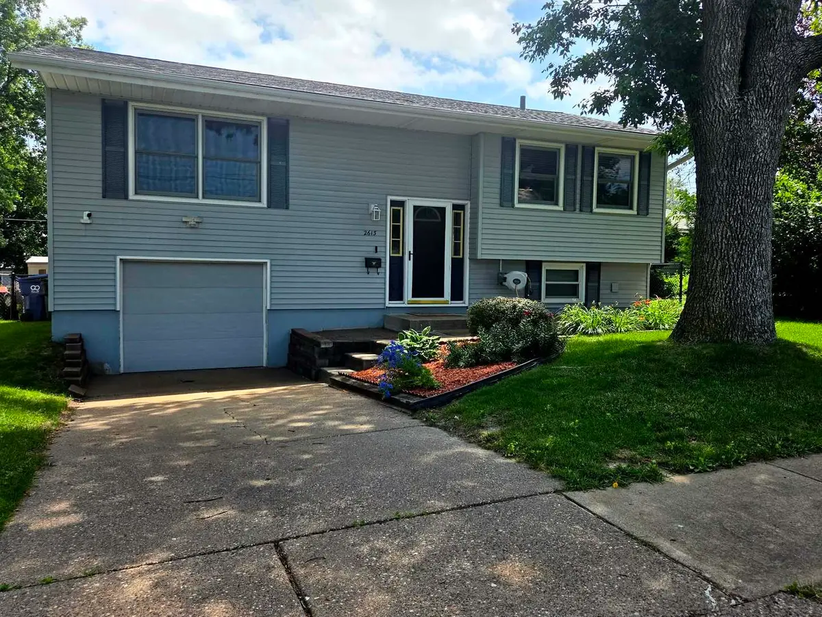 2613 N Zenith Avenue, Davenport, IA 52804 - #1