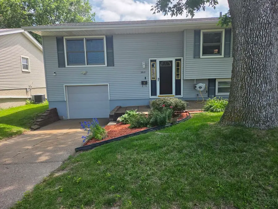 2613 N Zenith Avenue, Davenport, IA 52804 - #2
