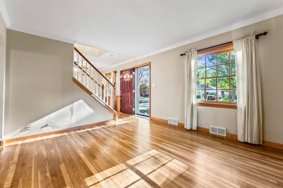 107 N Elmhurst Avenue, Mount Prospect, IL 60056 - #2