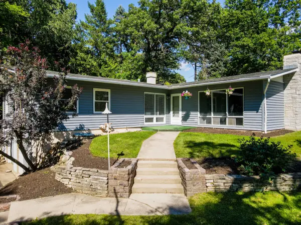 621 Hawthorne Court, Carpentersville, IL 60110