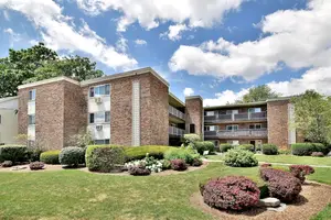 600 S York Street #2E, Elmhurst, IL 60126