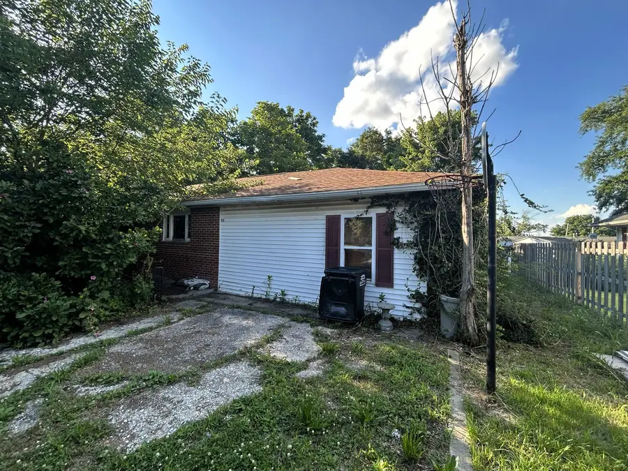 930 Vandalia Road, Louisville, IL 62858 - #3