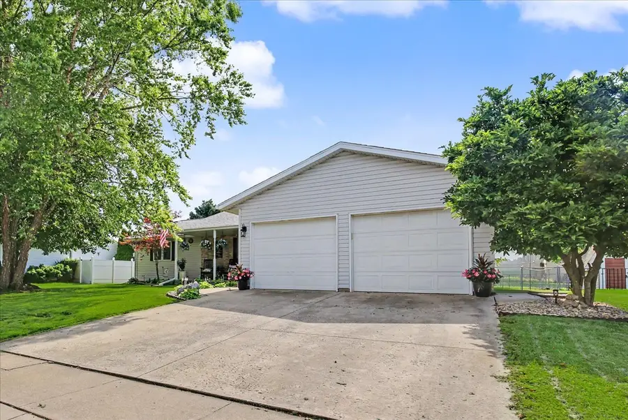 809 Cherokee Lane, Pontiac, IL 61764 - #2